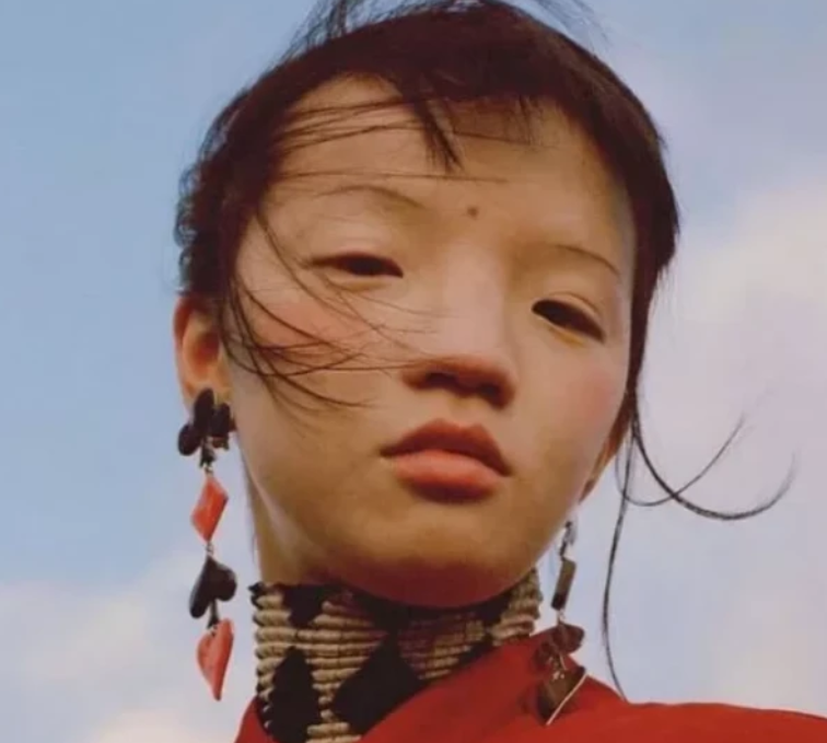 首先,眯缝眼