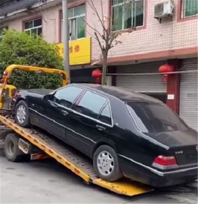 近期,在云南就有一辆90年代奔驰w140,国一排放,车子进车管所,依旧能过
