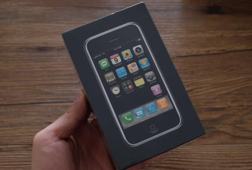 未拆封的"初代iphone",能值多少钱?网友:不用上班了!