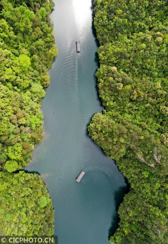 湖南张家界:碧水清波漾轻舟