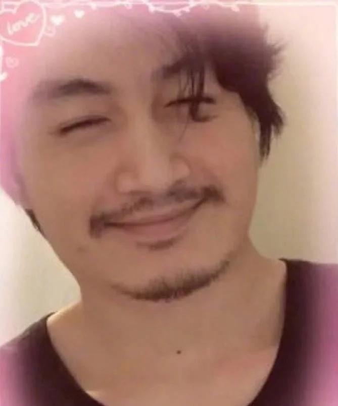 陈晓自拍留胡子胖成大叔,粉丝出面回应!