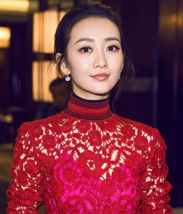 王鸥,礼服