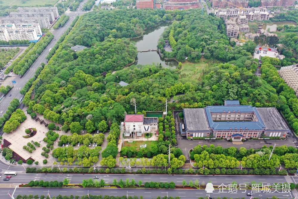 衡阳市高新区解放大道南侧的生态公园——大城中的"绿肺".