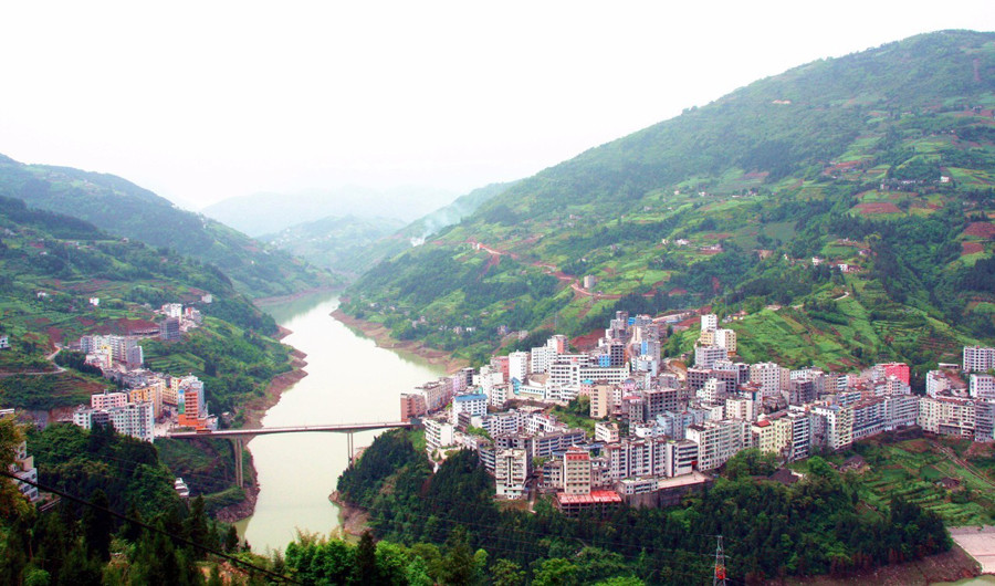 湖北巴东县最北的镇,和重庆交界,是神农溪景区的组成部分