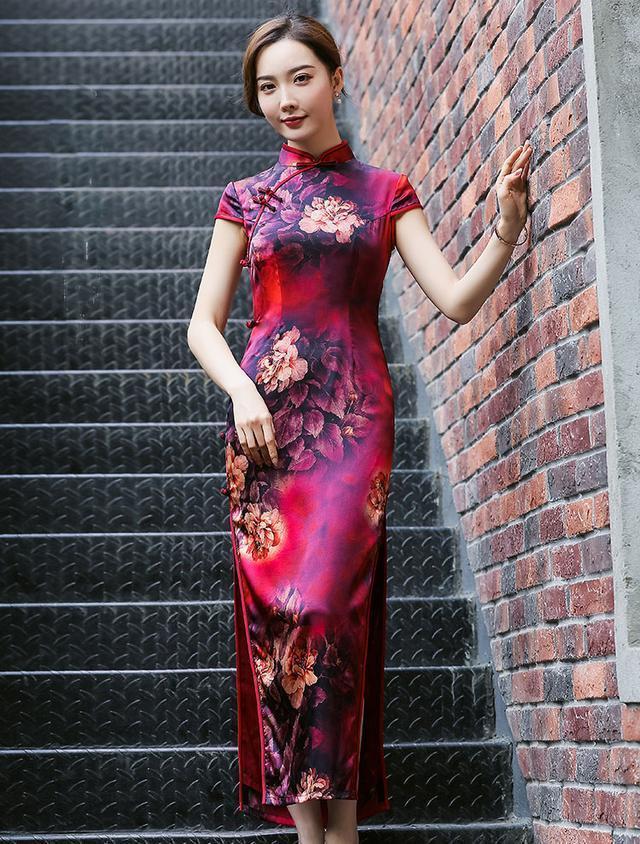 50岁女人要穿出优雅,最近流行的是"旗袍",美得惊艳时光!