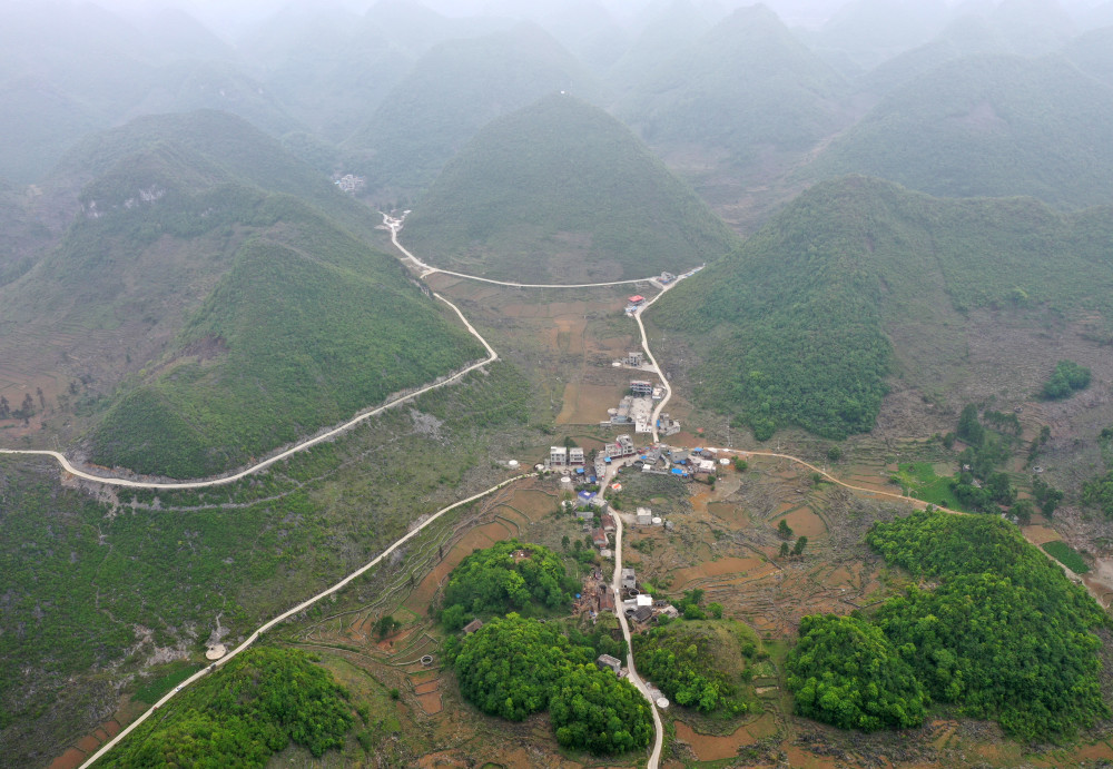 广西隆林:乡村纵横"脱贫路"