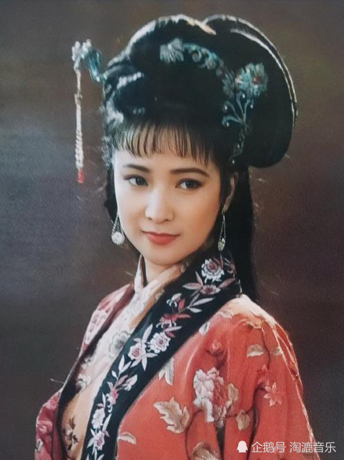 1996年,何晴在《情剑山河》里演 "南唐大周后",明艳大气,如同画中佳人
