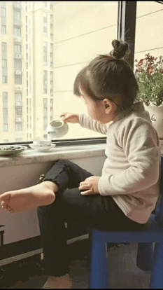 ▼最近这个火了,大帅撒贝宁的买家秀 每天喝茶玩手机,吃完饭去遛个弯