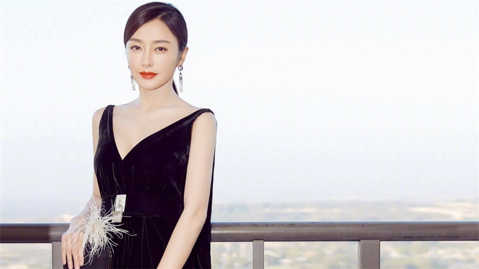 成熟气质影视演员明星美女秦岚时尚艺术写真