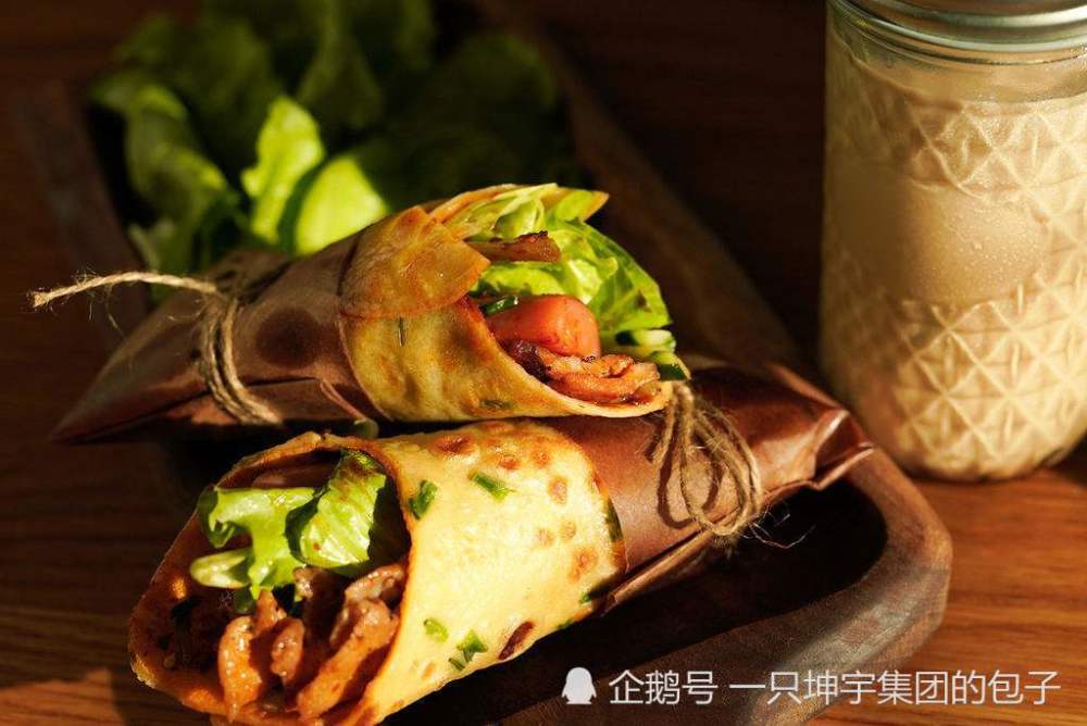 一手一卷卤肉卷饼,吃过的都说好