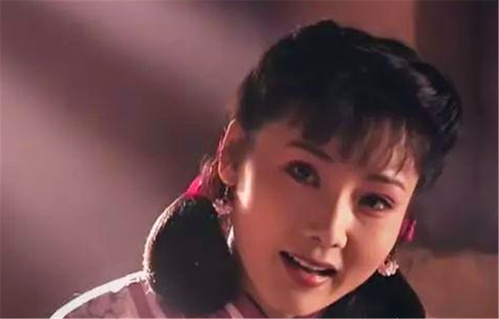 二奶奶宅心仁厚,连家里内贼都舍不得惩罚,为何偏偏容不下杨九红?