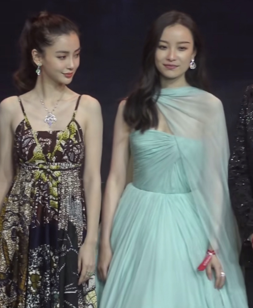 杨颖气场有多强?跟杨幂,倪妮同台,差距一目了然