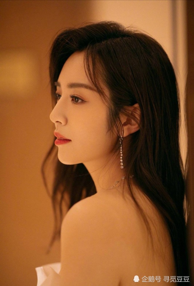 王晓晨婚纱照,薄纱罩面如仙女