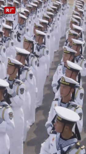 【环球网综合报道】今天是人民海军成立71周年的日子.