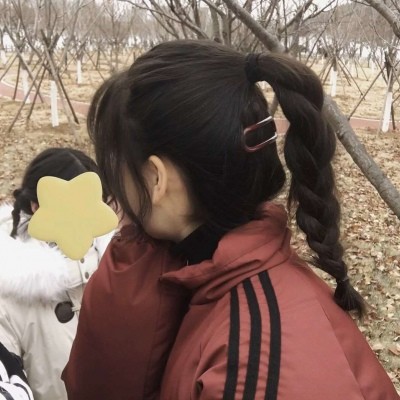 微丧·催泪女生头像:星河依旧滚烫,人间再无理想