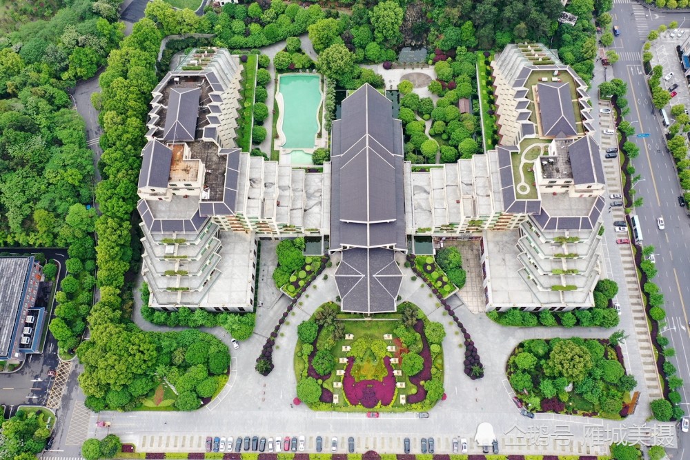 航拍衡阳高新区最美园林式酒店,高空俯瞰颇具东南亚风情
