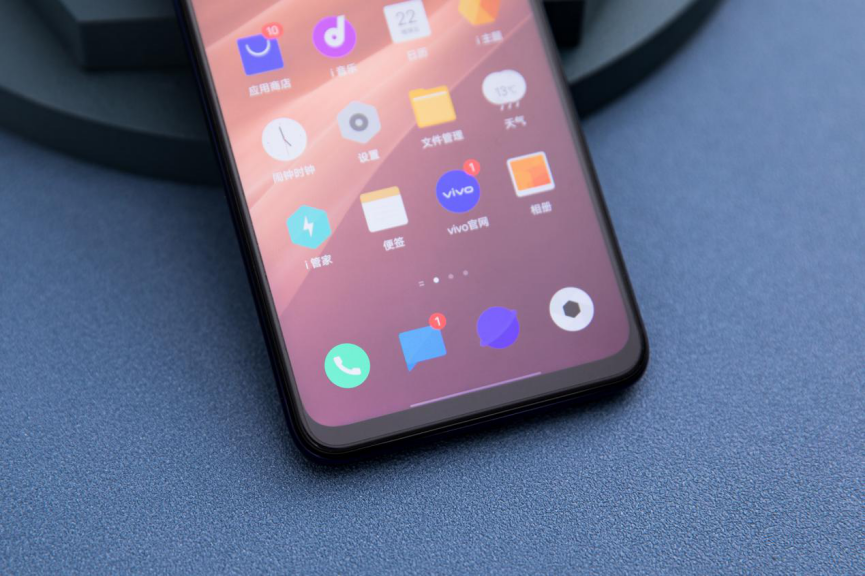 iqoo neo3美图:144hz竞速屏领先业界 电竞游戏旗舰全新标杆