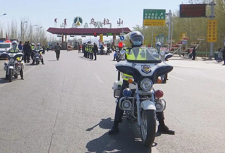 乌拉特前旗支援呼和浩特机场的十名医务人员凯旋而归