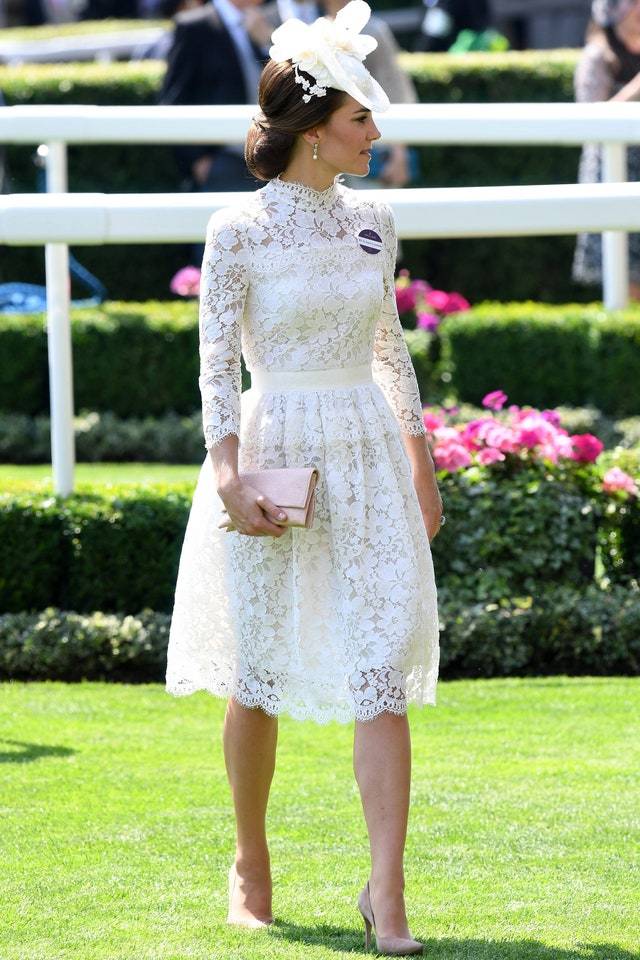 凯特王妃"白色"造型好仙!穿蕾丝连衣裙太高雅,真不是一般的美