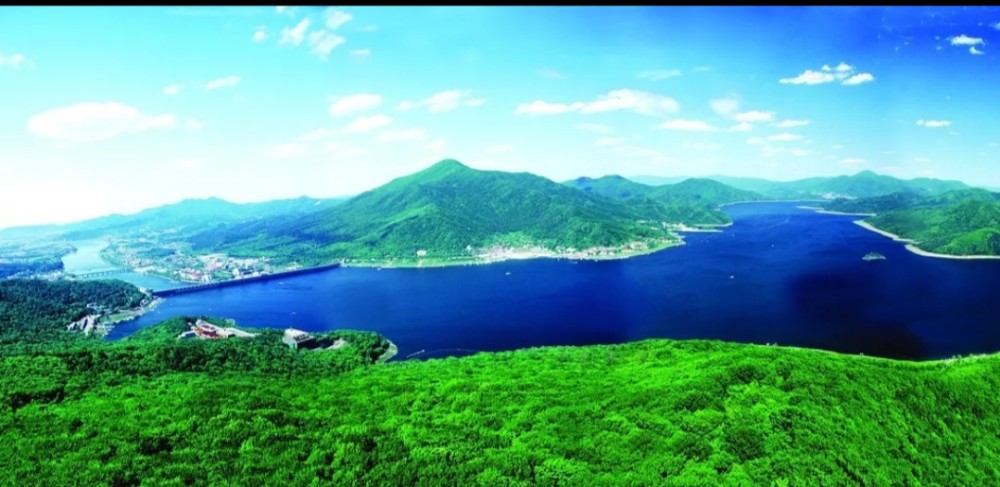 吉林省松花湖风景区,位于吉林市丰满水电站,是吉林省最大的湖泊