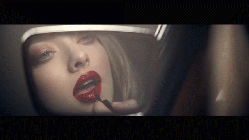 想要拥有同款烈焰红唇冷白皮,你的夏天需要一瓶美白防晒剂!