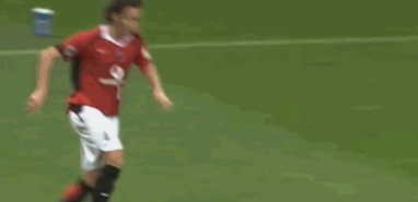 当然,田中斗莉王的巅峰时刻还是留在了日本豪门浦和红钻队,从2004到