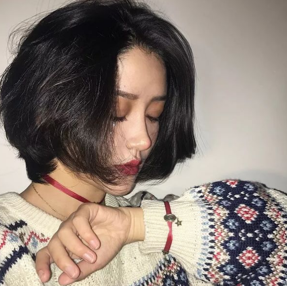的高冷或者伤心欲绝,所以有些人她们就会用qq头像来表示自己的情绪,当