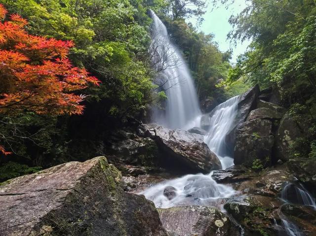 构成"夏无酷暑,冬无严冬"的森林小气候,使大围山具有"天然空调","大