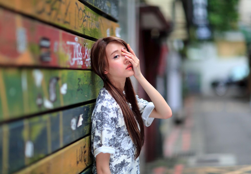 小姐姐碎花t恤,搭配牛仔短裤,有种秀气和时尚感,青春靓丽