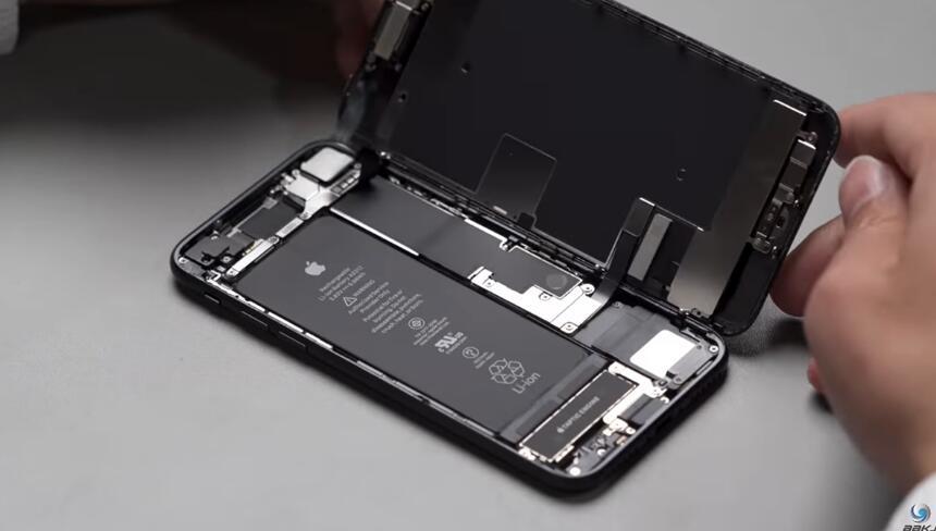 新款iphonese机身拆解:零件几乎与iphone8通用