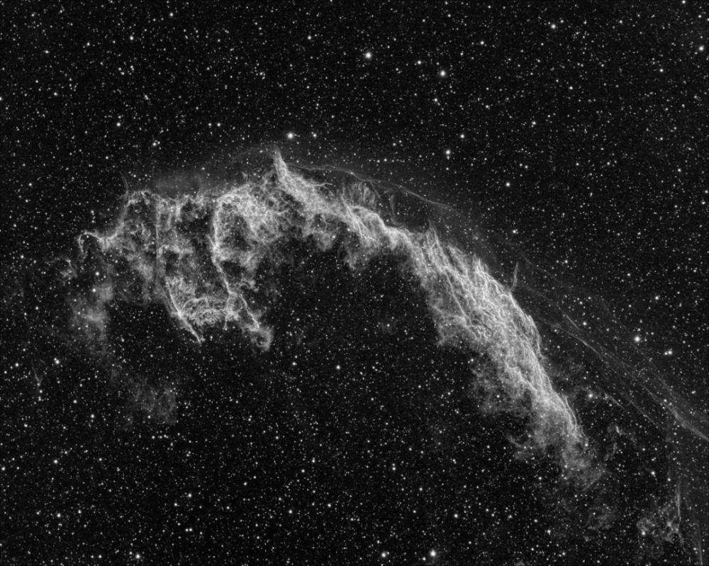 哈勃望远镜明明拍的是黑白照,为什么我们看到的都是彩照?
