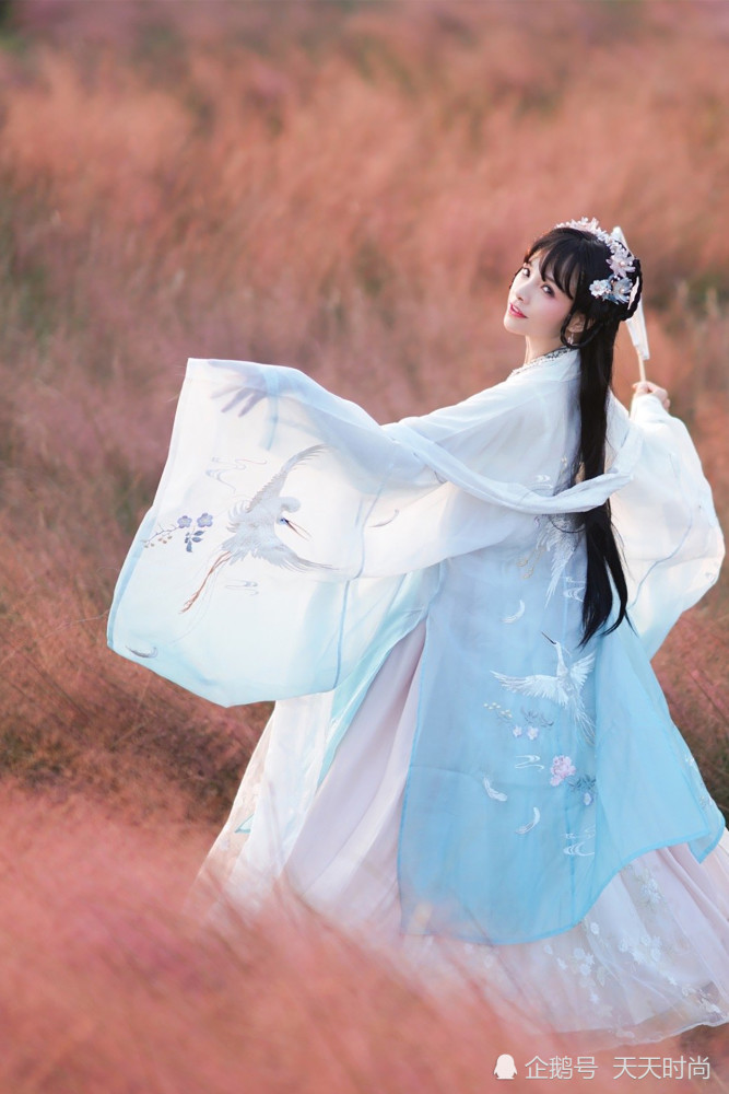 《创造营2020》学员谢安然一组古风汉服风尚大片,粉黛