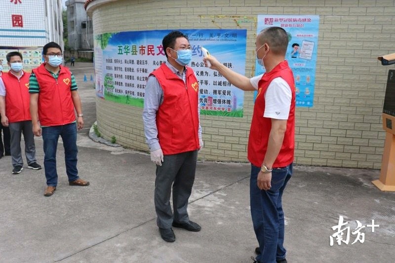 五华县河东中学于4月22日下午15时再次举行新冠肺炎疫情防控"实战"