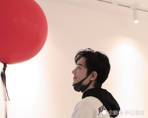 肖战深夜发歌,正面回应ao3事件,顶流伴随《光点》正式