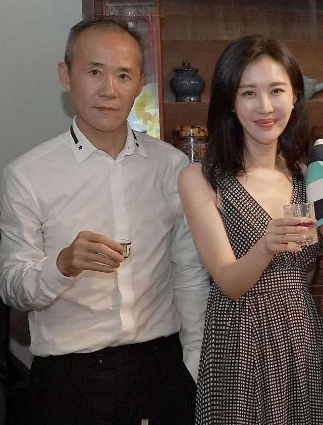 事业女田朴珺闲着没事又健身!身材真好,难怪69岁王石努力变年轻