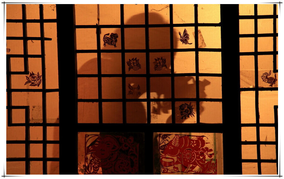 古代没有玻璃,窗户纸一捅就破,如何防雨防盗防偷窥?