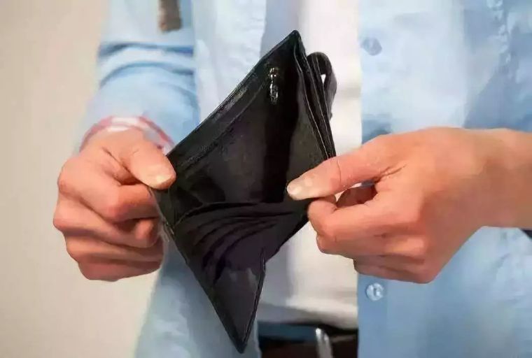 她是深圳最牛房东,有1200套房,每月收租160万,发家史令人敬佩