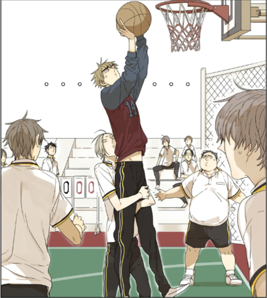暖心漫画:男生对打篮球女孩的球技嗤之以鼻,自己上场后的战术果然"