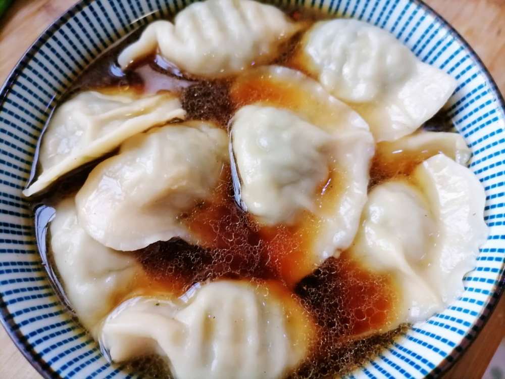 西安特色美食酸汤水饺,酸汤做法是关键,适合家庭的酸汤做法分享