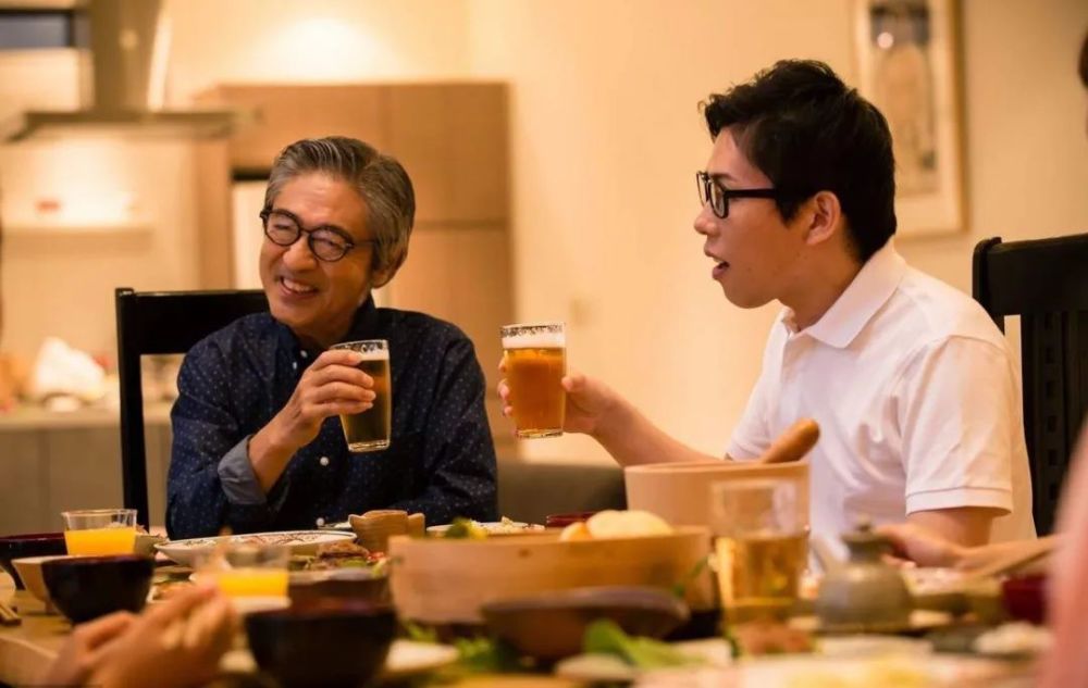 请人吃饭,他却巴不得吃穷你!是什么助长了嚣张?