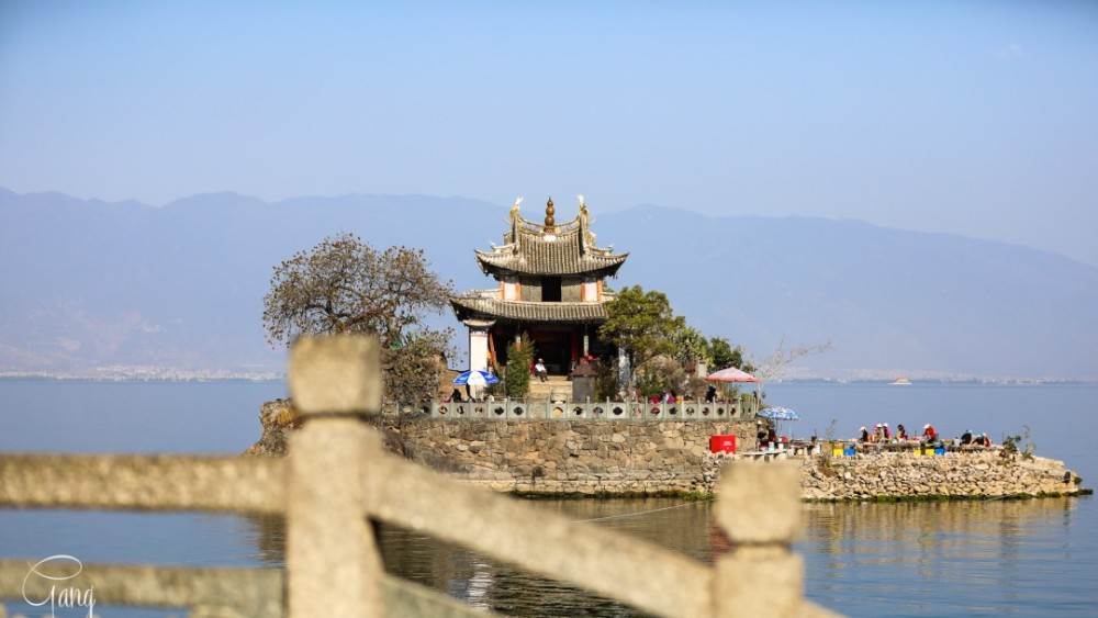 大理洱海八景之一"岚霭普陀",人们都说这是普陀山的分身