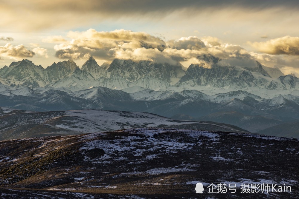 高原上一座神秘之城,建造者身份是个谜,很多人都来城中观赏雪山