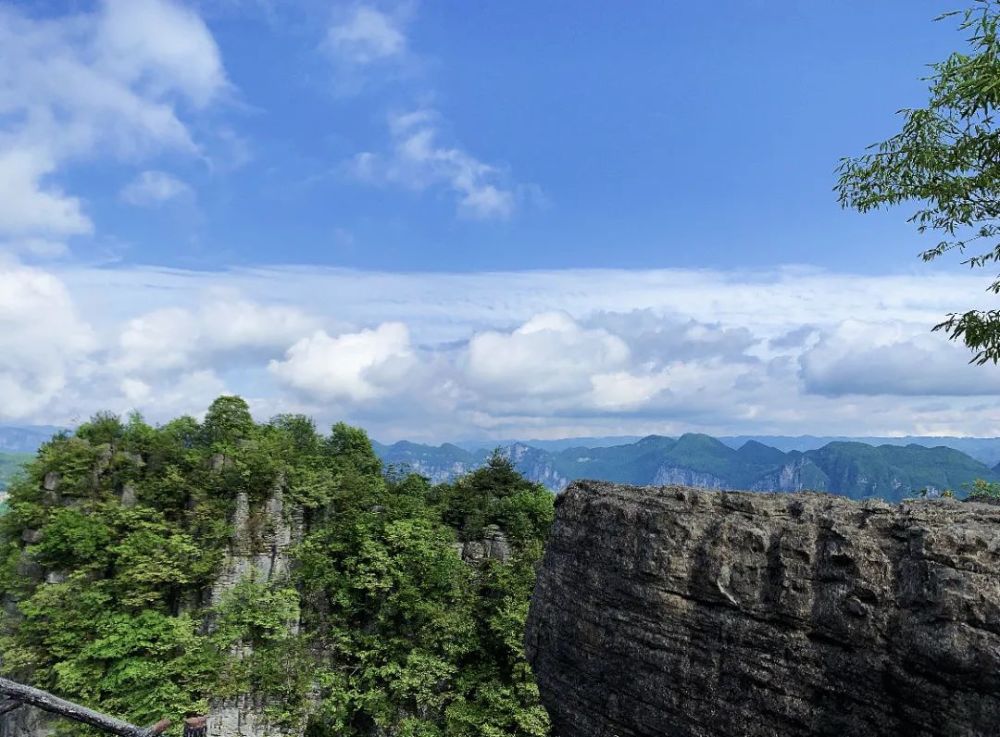 飞廊绝壑十里春光,恩施大峡谷奏起复游交响