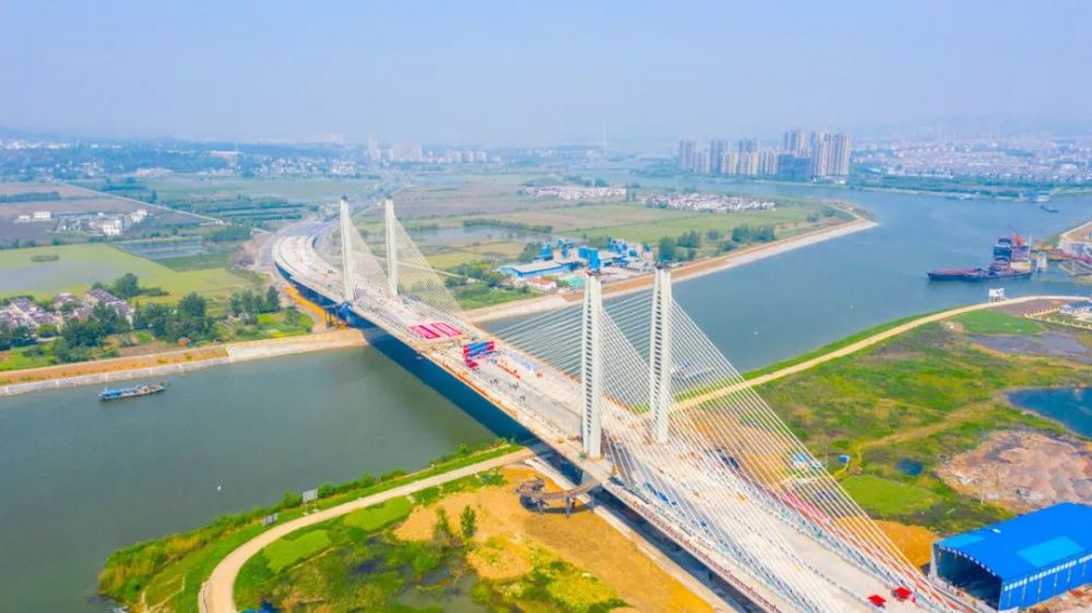 巢湖亚父路跨裕溪河大桥顺利合龙,6月底有望通车!