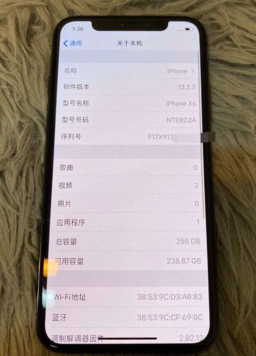 iphonexs的边框采用的是不锈钢金属材质,硬度非常强.