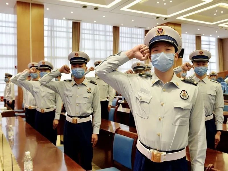 授衔了!他们成为了真正的消防员