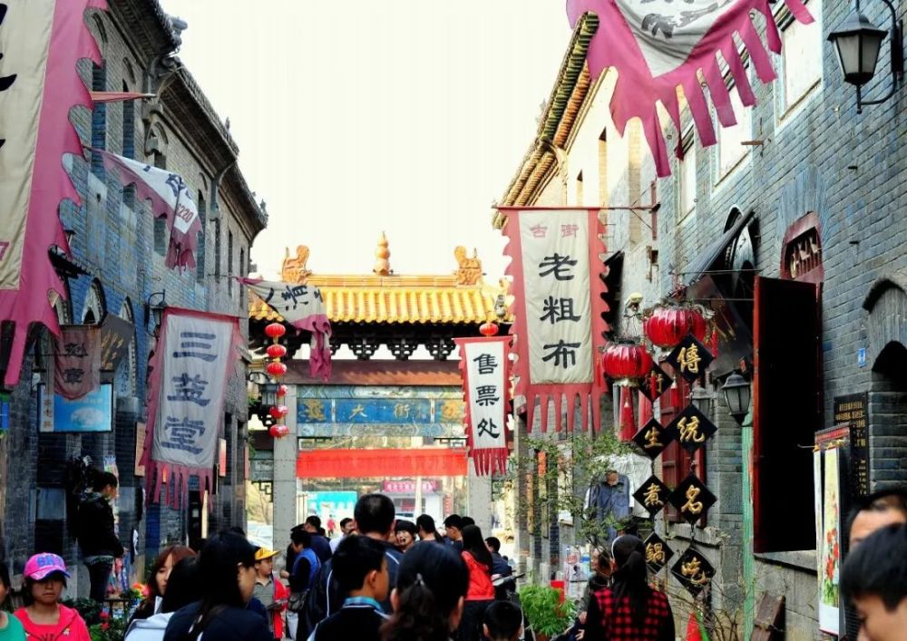 周村古商城景区的主要街道又叫大街,是周村最大,最古老的一条商业街
