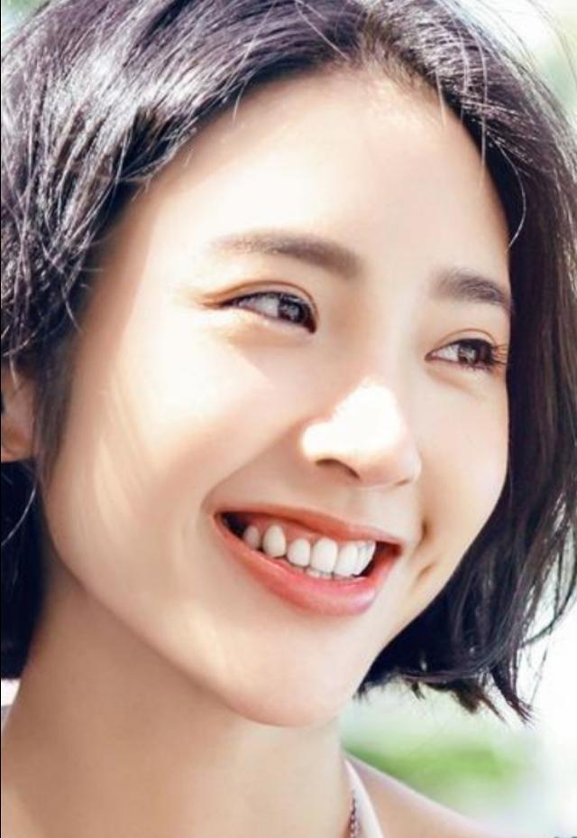 唐艺昕孕期泳装照,状态好到还可以游泳,没见臃肿肥胖