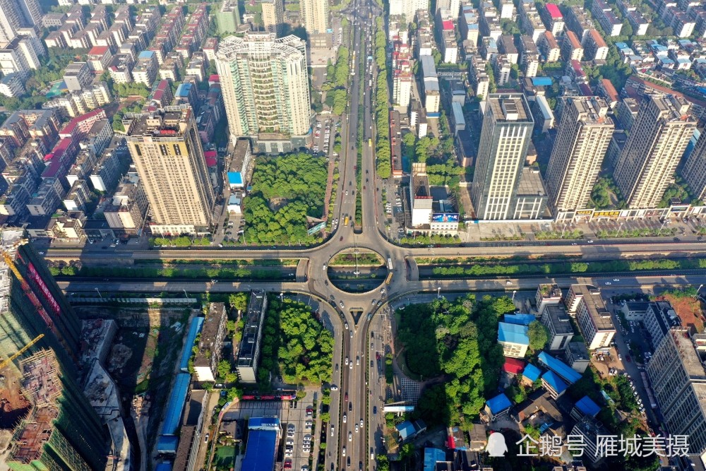 大城蝶变:航拍衡阳市高新区解放大道——东西中轴线最美景观大道