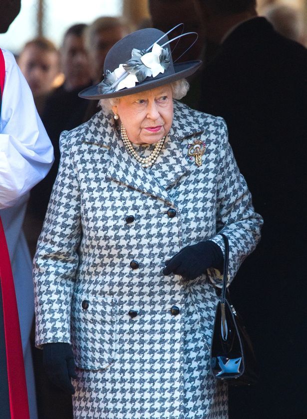 英国女王,英国,服装